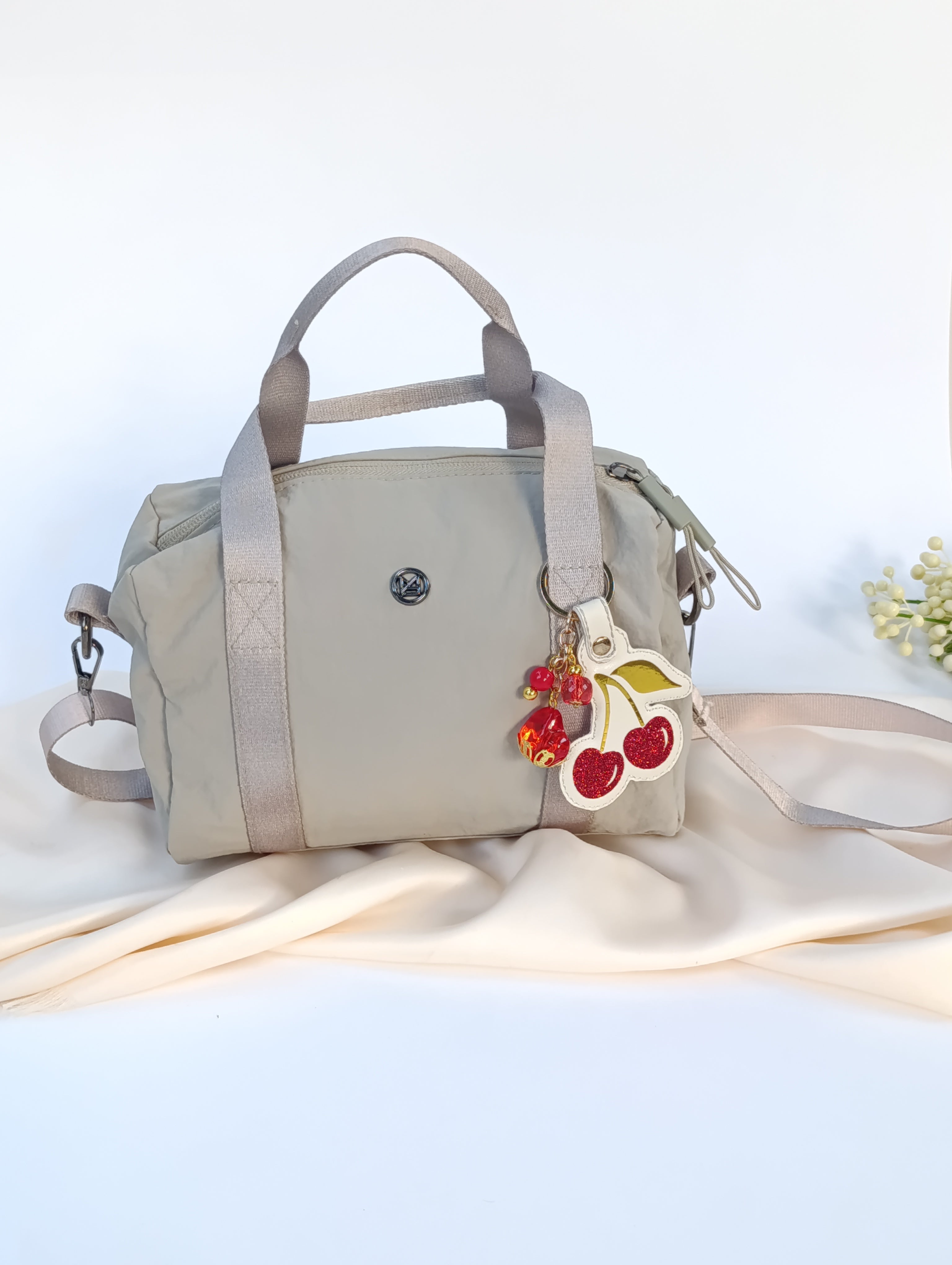 Minibag impermeable con Charm Cherry