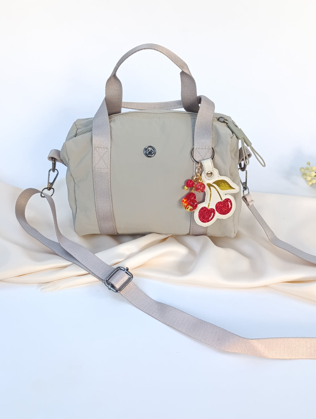 Minibag impermeable con Charm Cherry