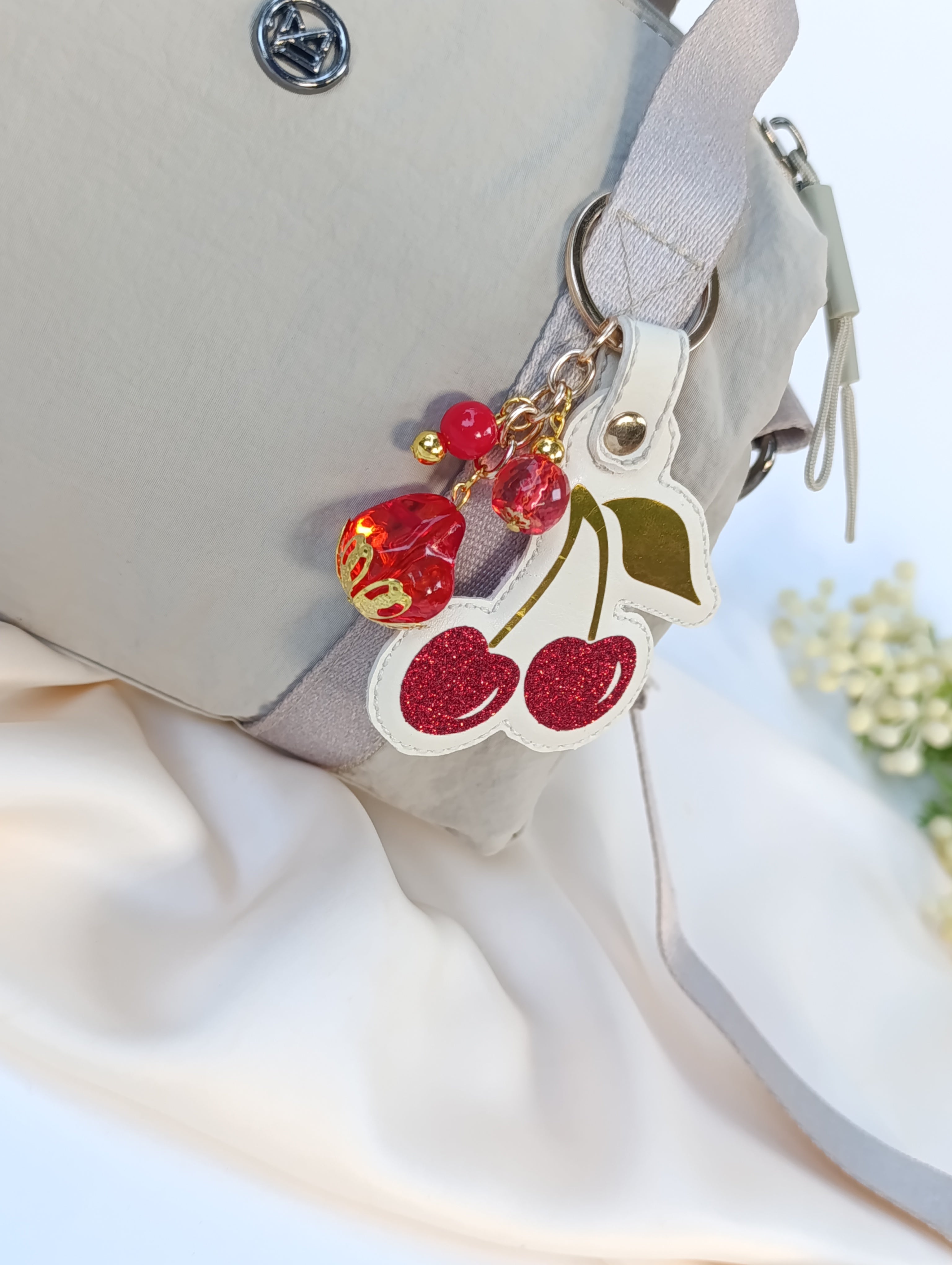 Minibag impermeable con Charm Cherry