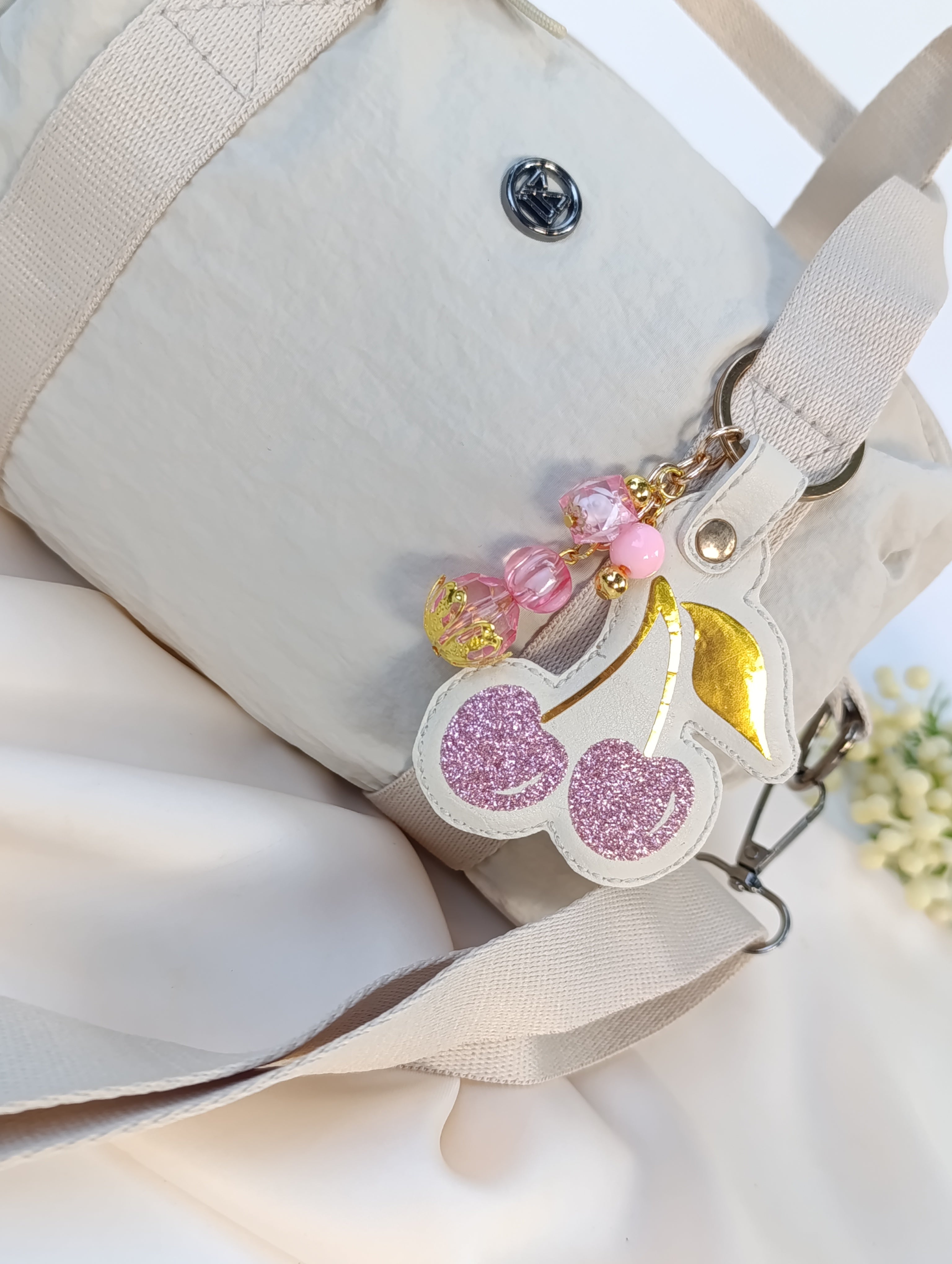 Minibag impermeable con Charm Cherry