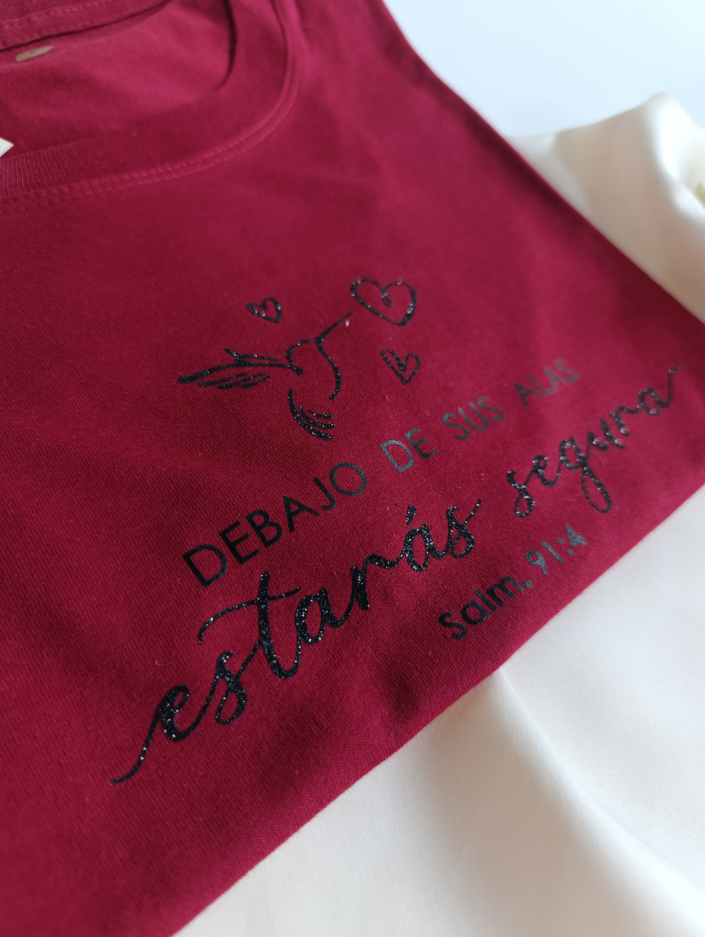 Remera T-Shirt con estampa , color bordo