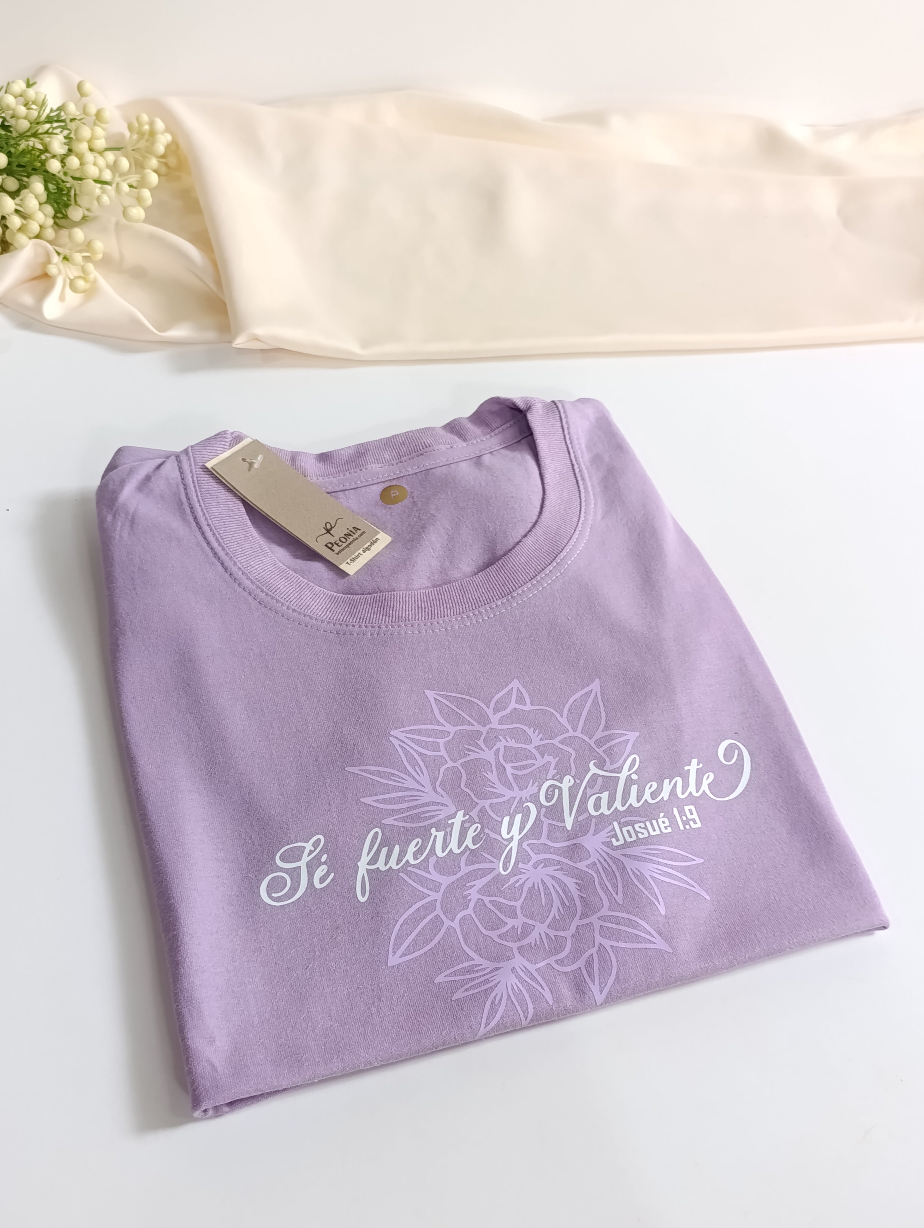 Remera T-Shirt con estampado, color lavanda.