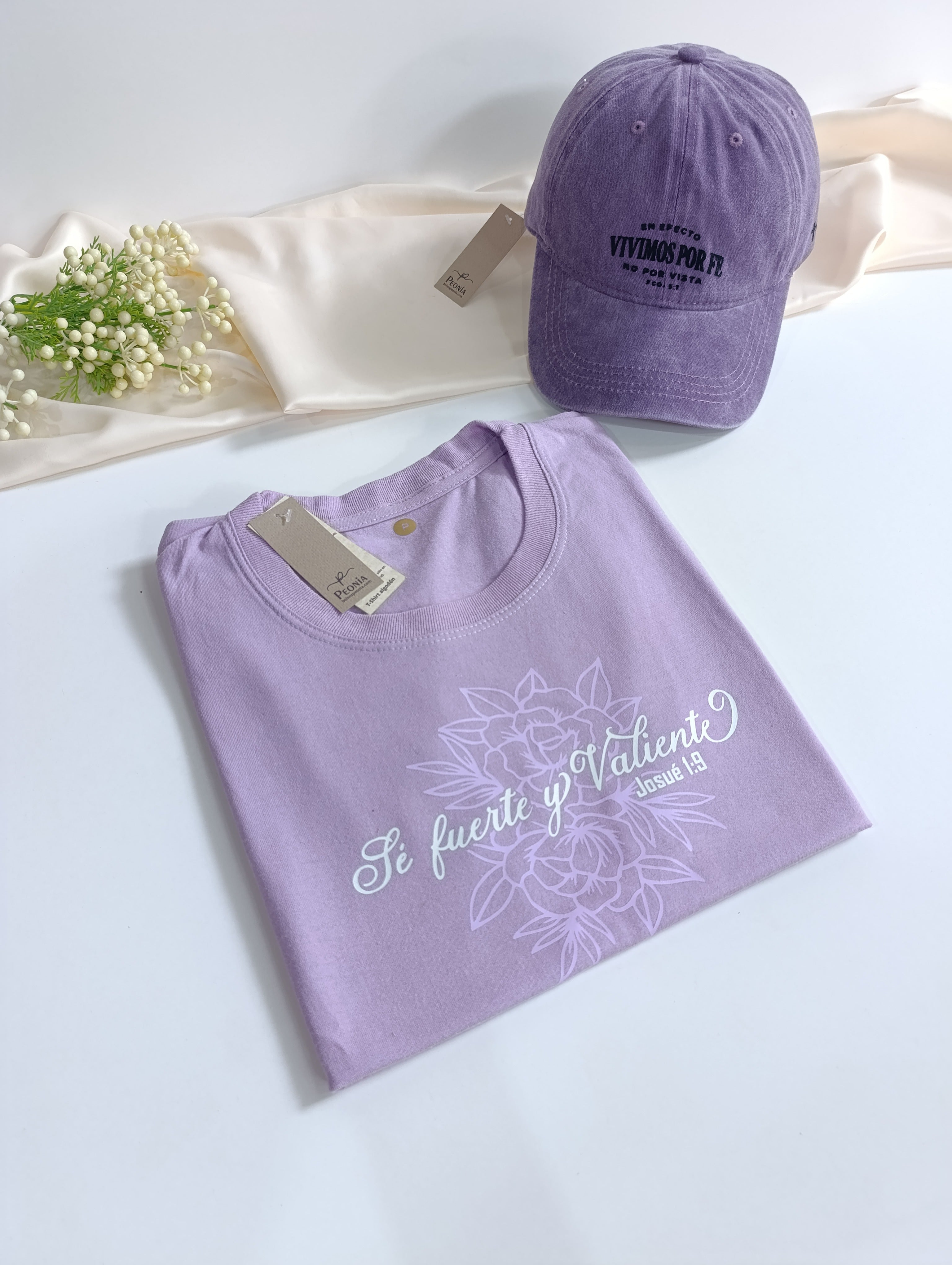 Remera T-Shirt con estampado, color lavanda.