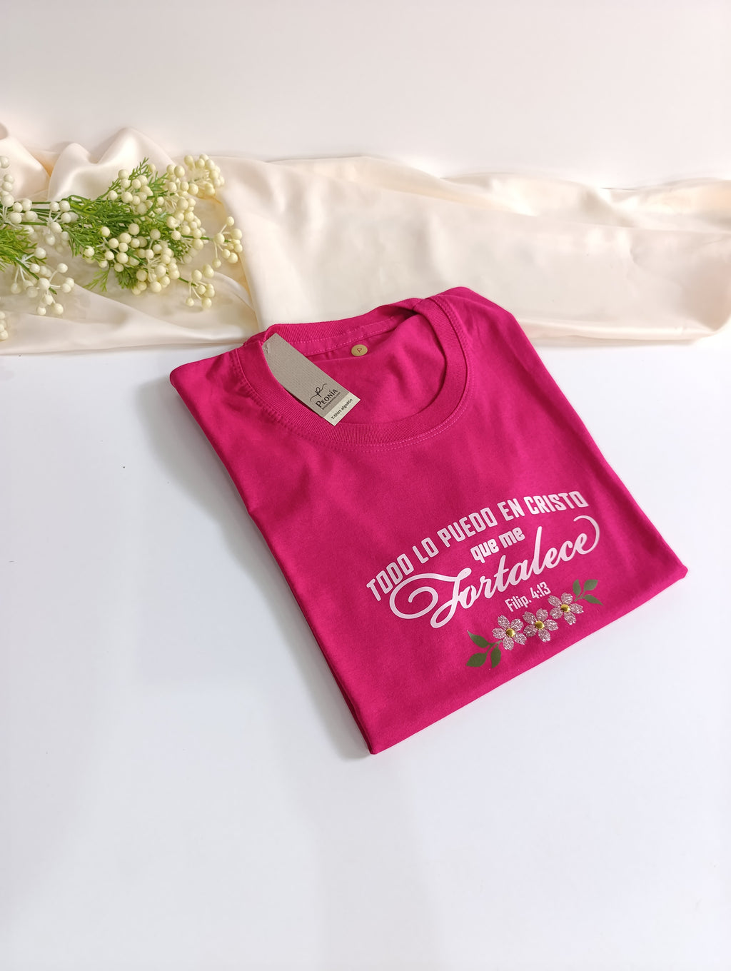Remera T-Shirt con estampado, color fucsia.