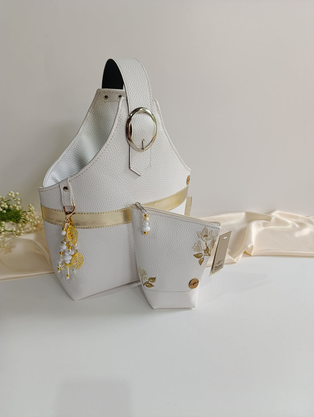 Bolso porta Mate Chic color blanco.