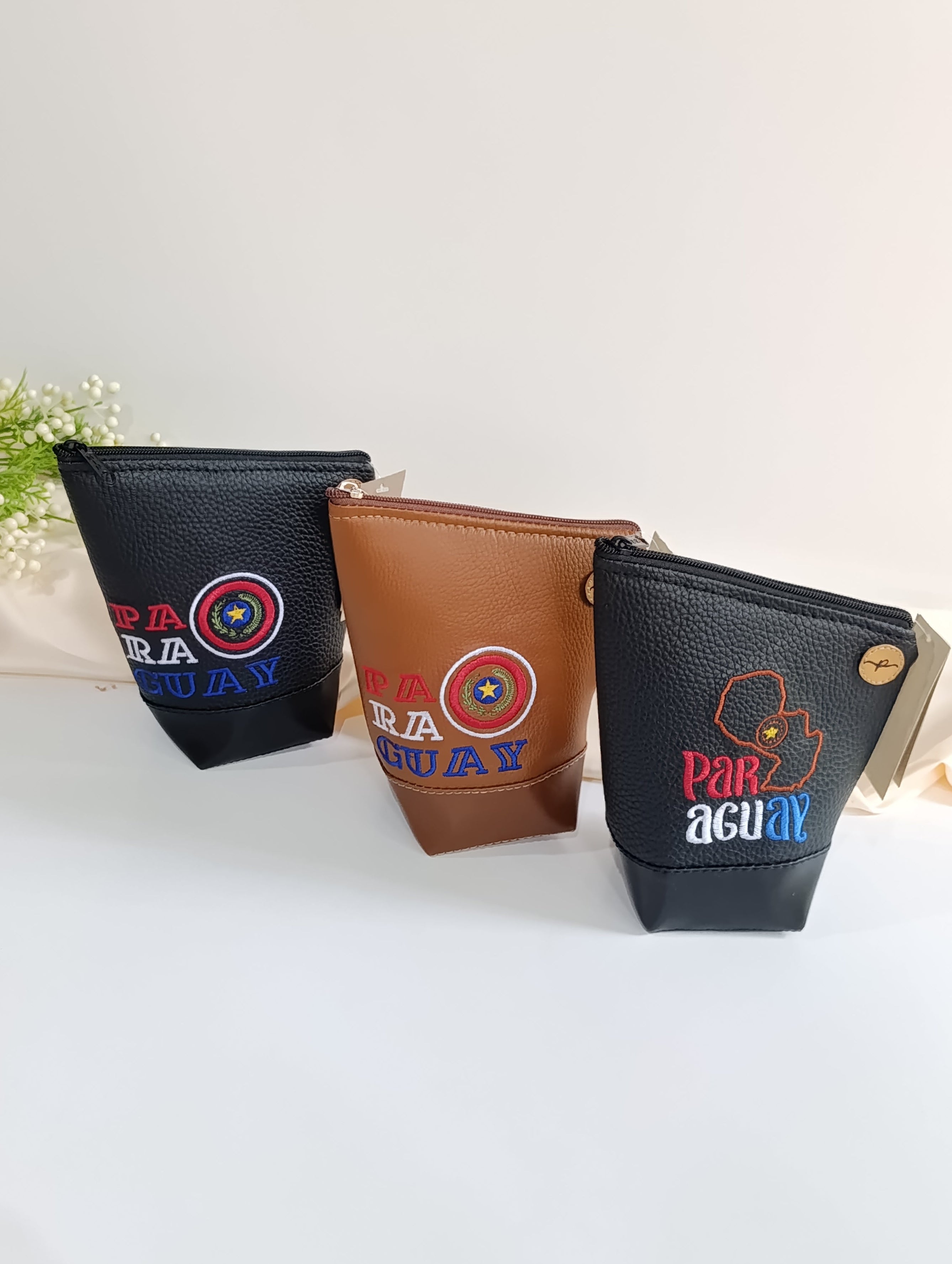 Yerbera Unisex  bordada con diseño Paraguay, colores varios