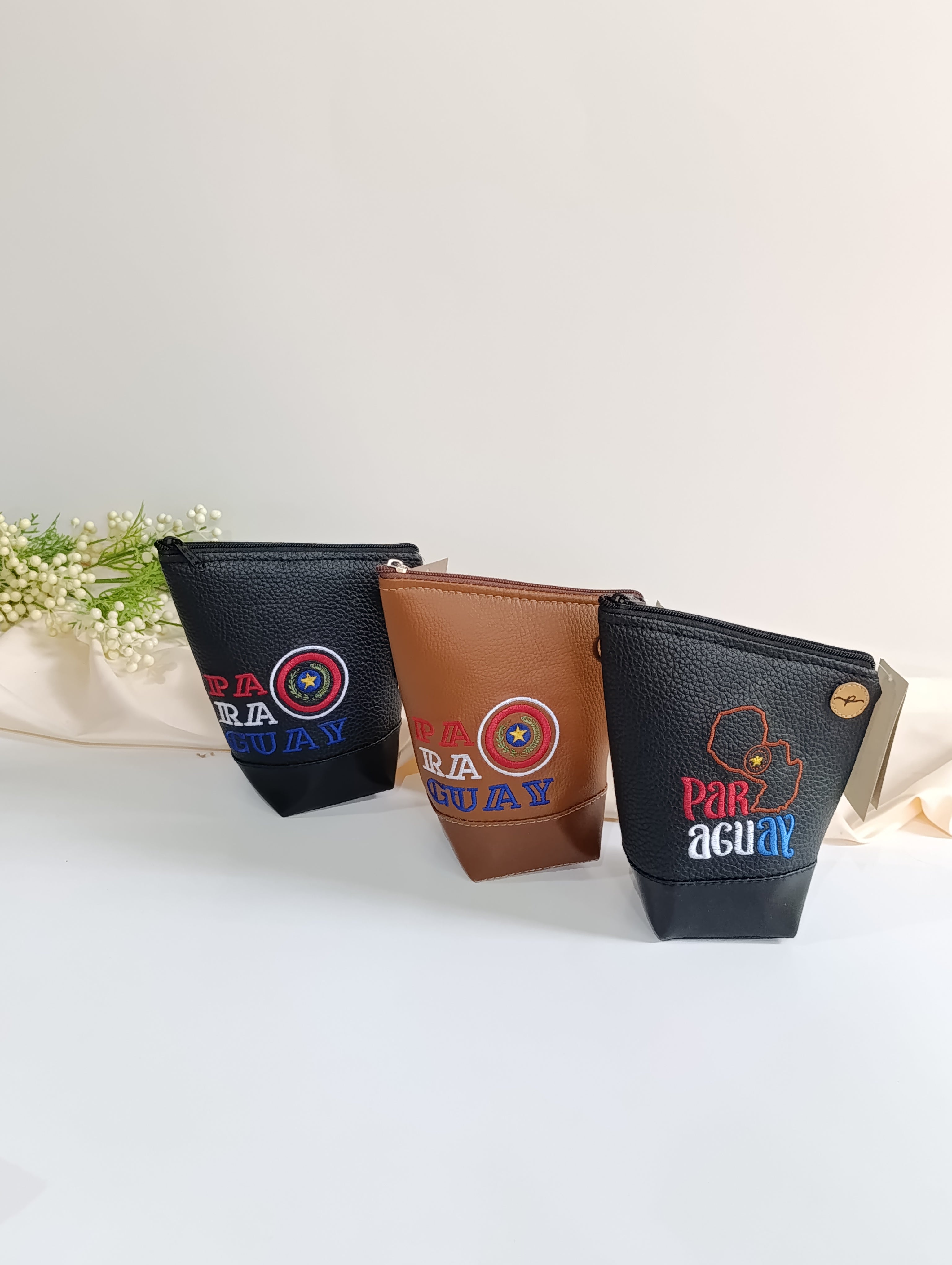 Yerbera Unisex  bordada con diseño Paraguay, colores varios