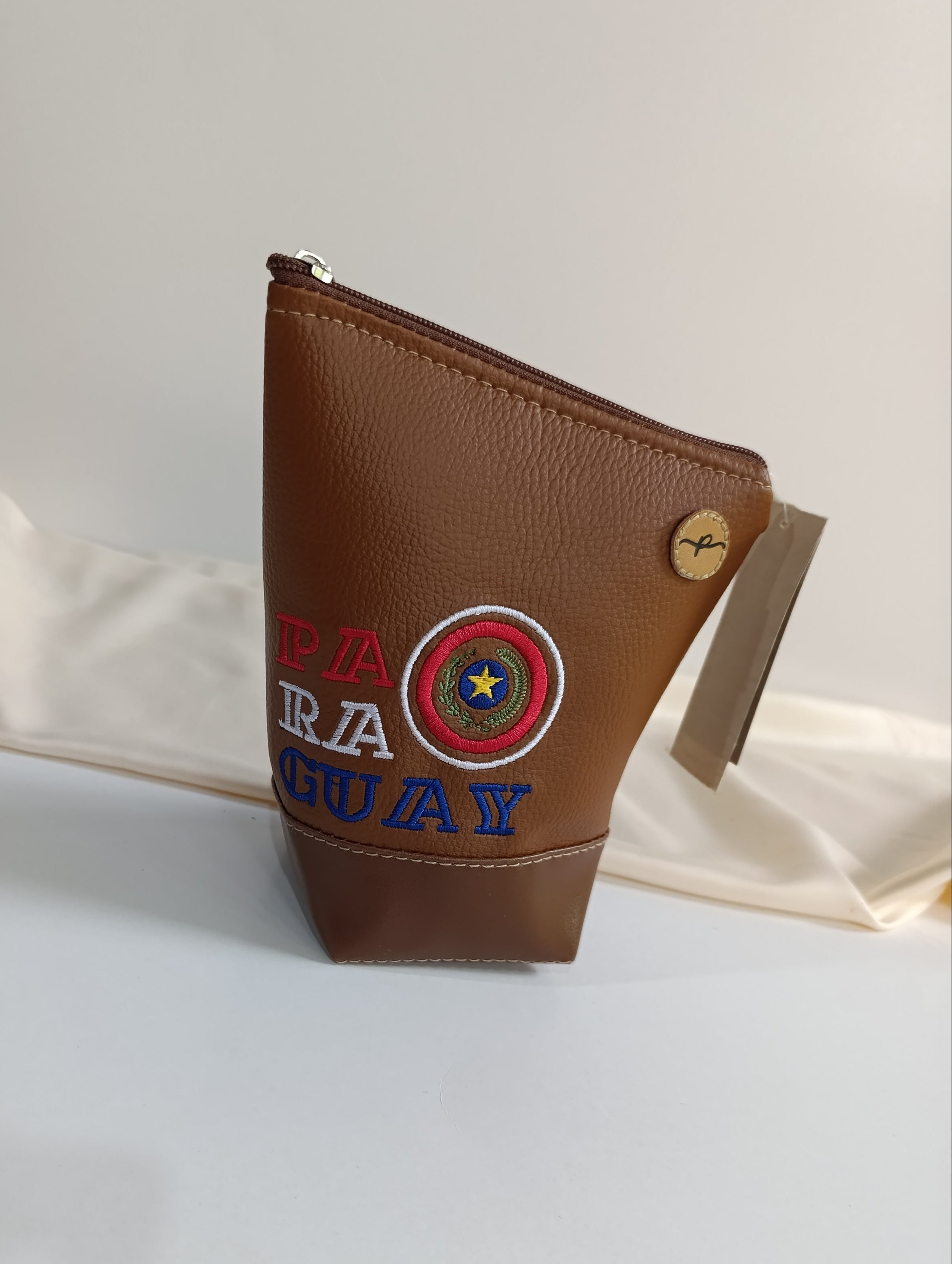 Yerbera Unisex  bordada con diseño Paraguay, colores varios