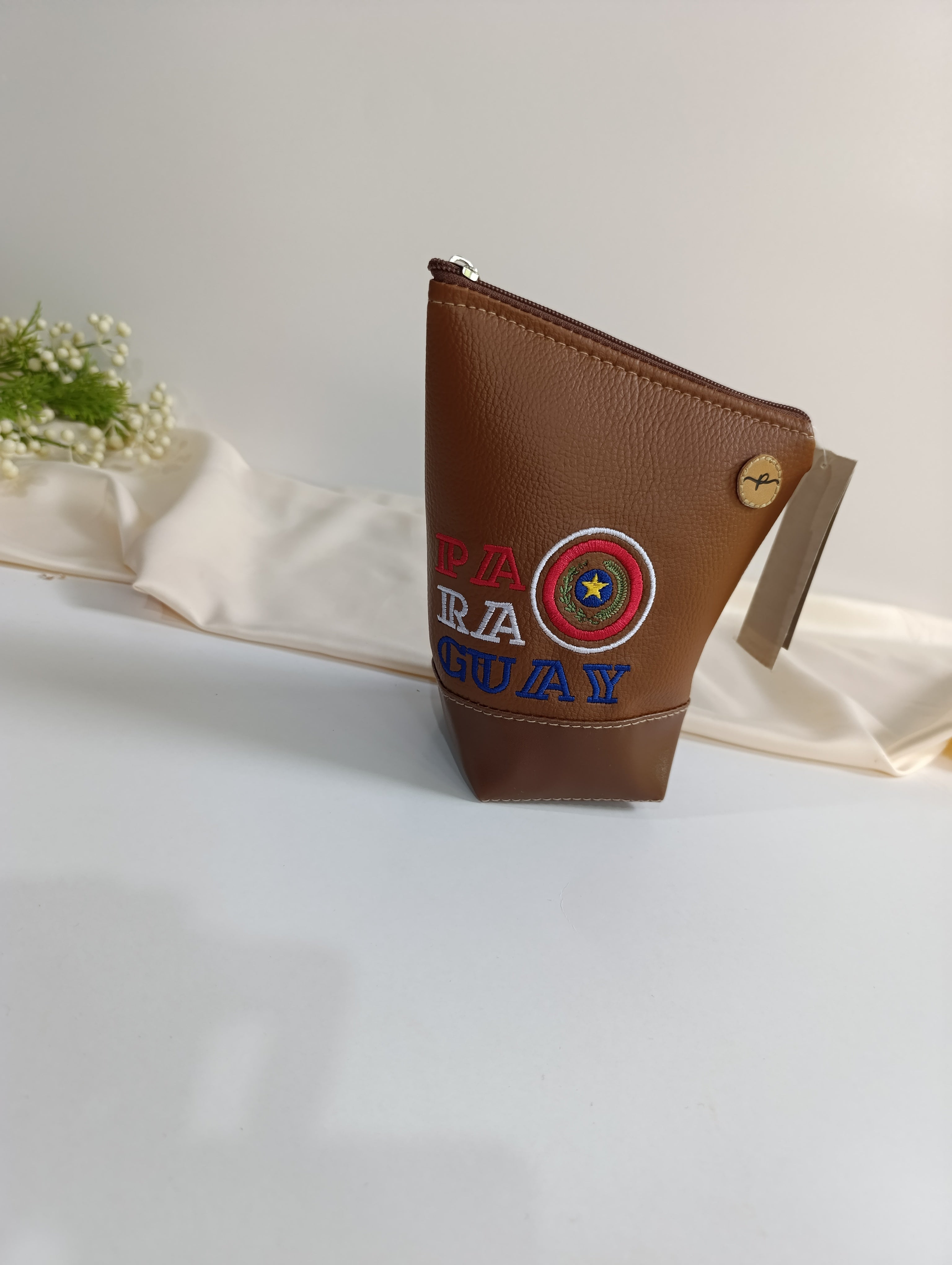 Yerbera Unisex  bordada con diseño Paraguay, colores varios