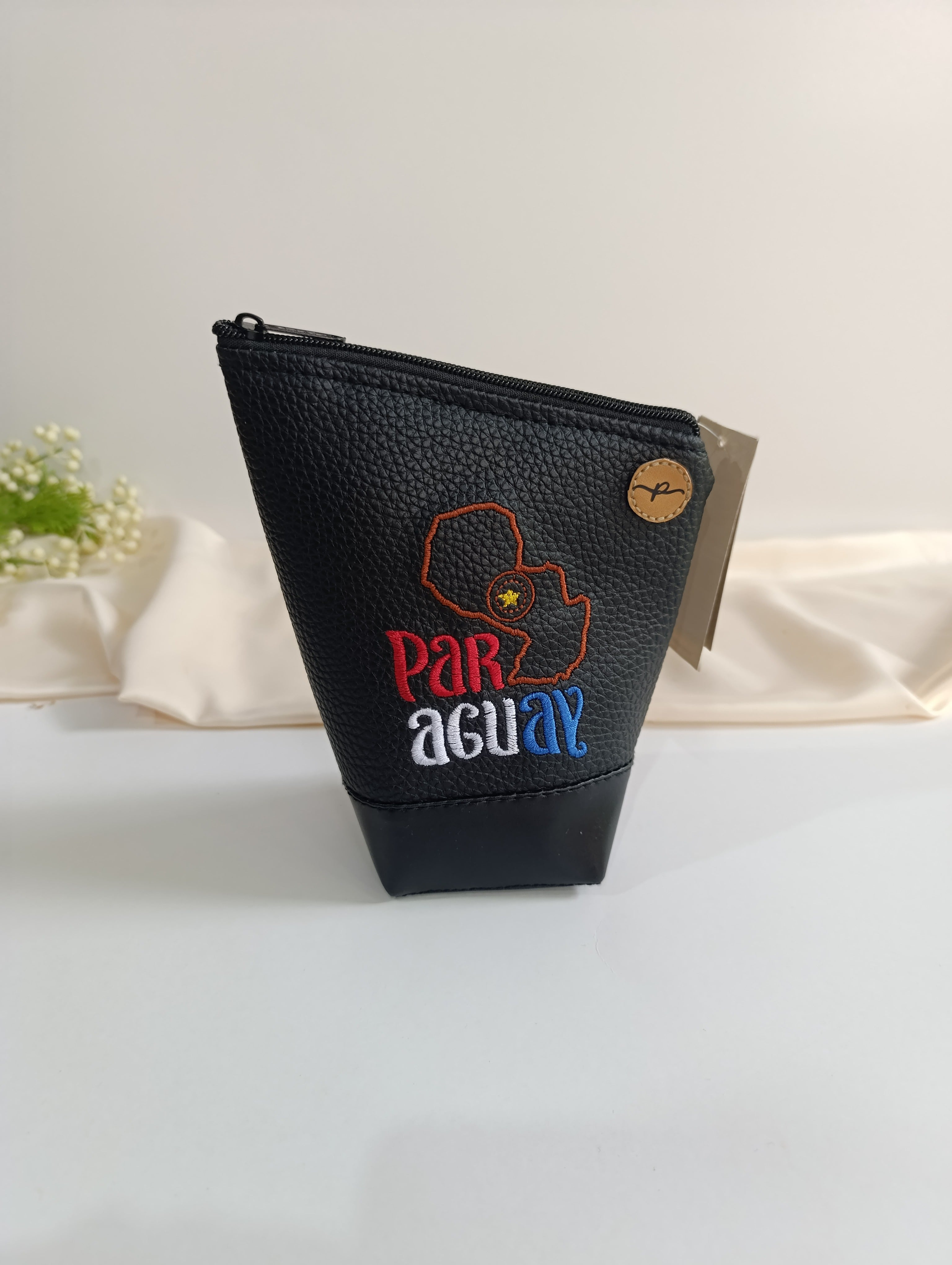 Yerbera Unisex  bordada con diseño Paraguay, colores varios