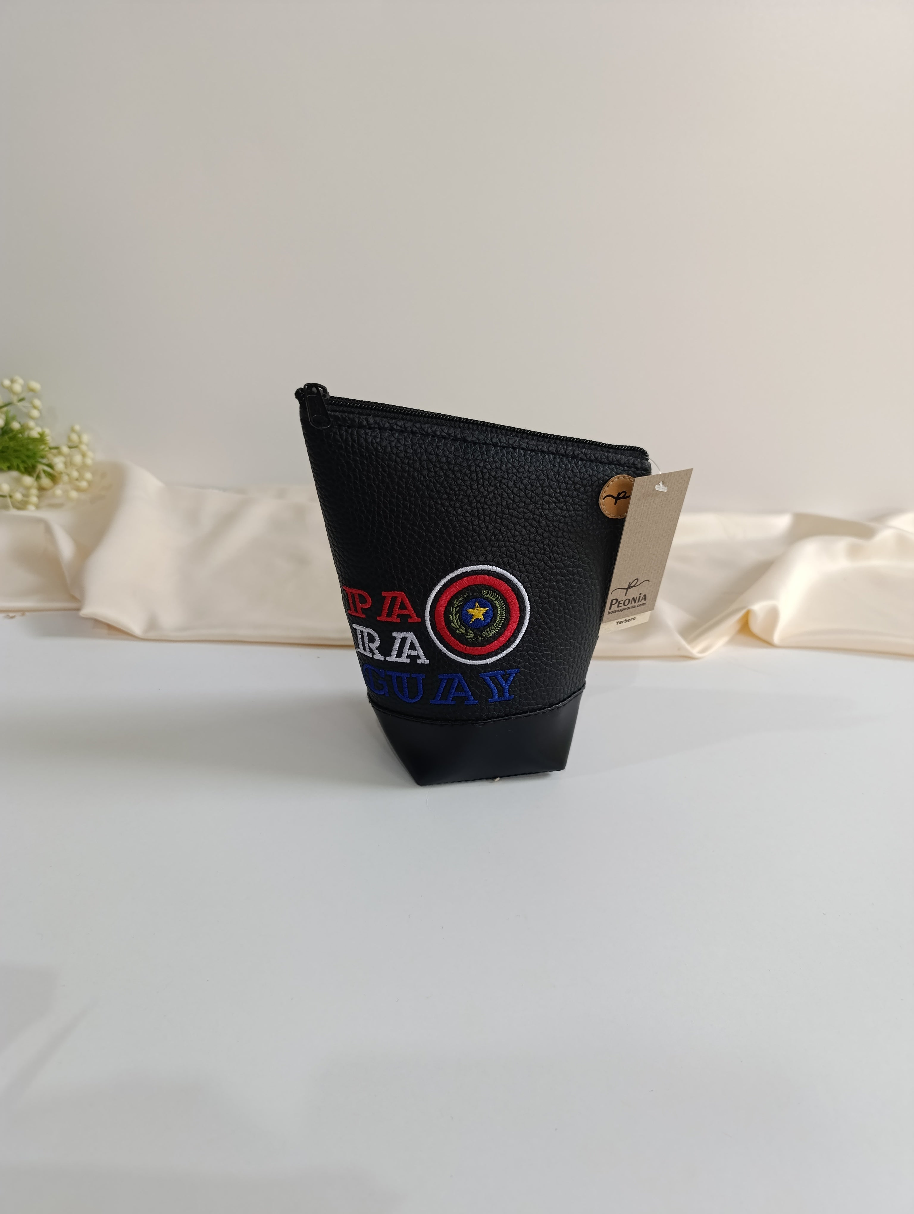 Yerbera Unisex  bordada con diseño Paraguay, colores varios