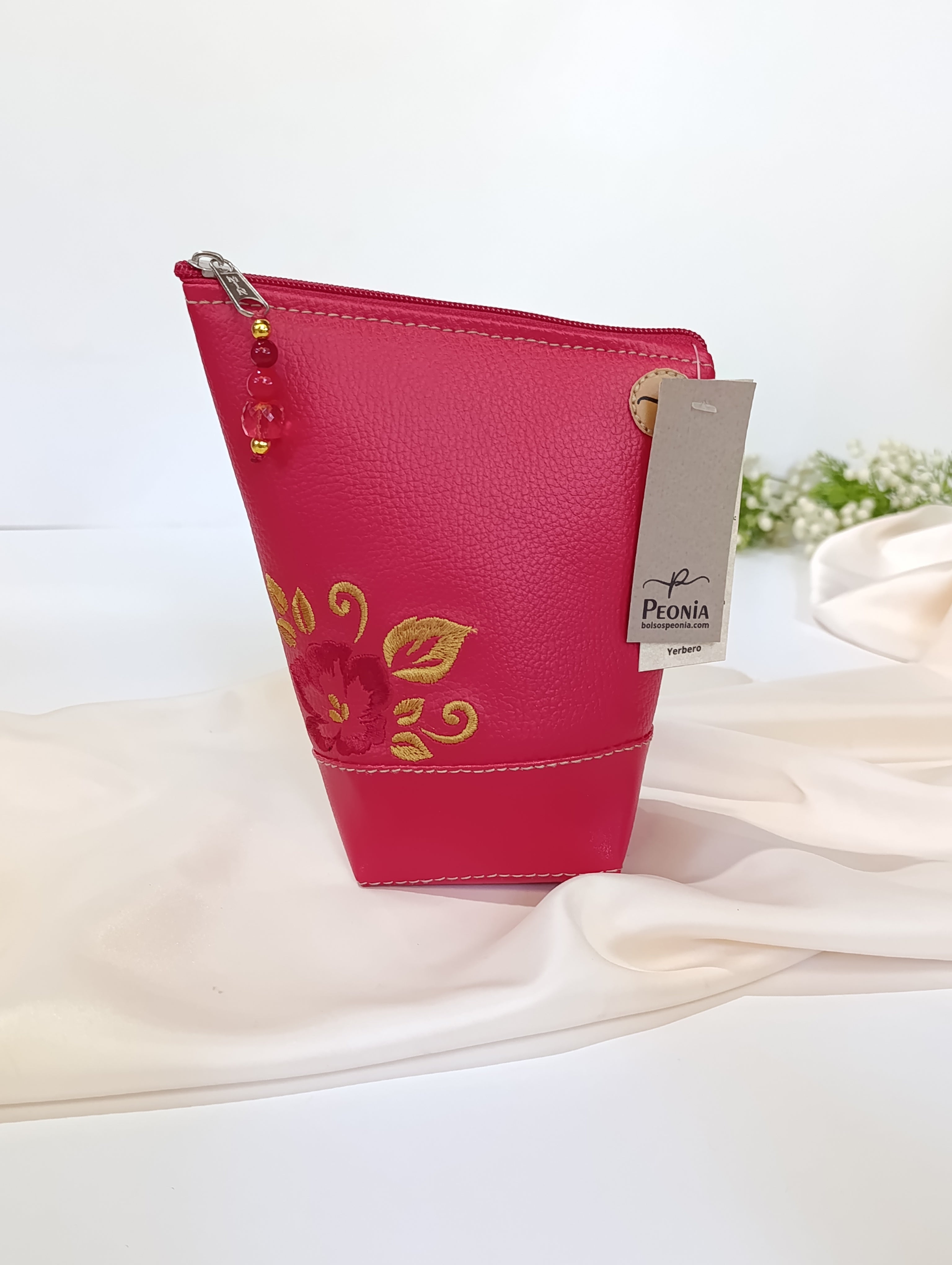 Yerbera Femenina bordada Camelia, colores varios