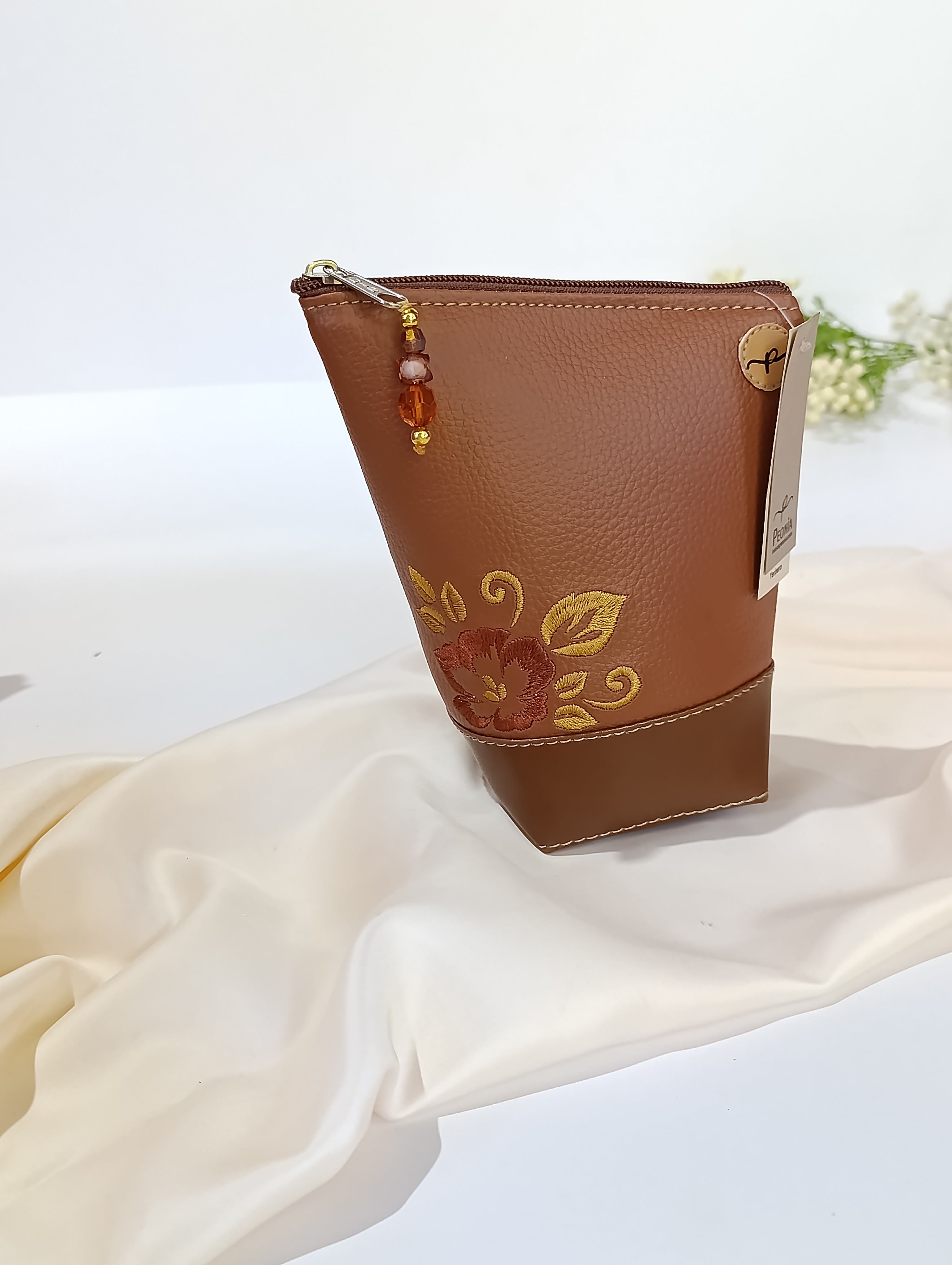 Yerbera Femenina bordada Camelia, colores varios