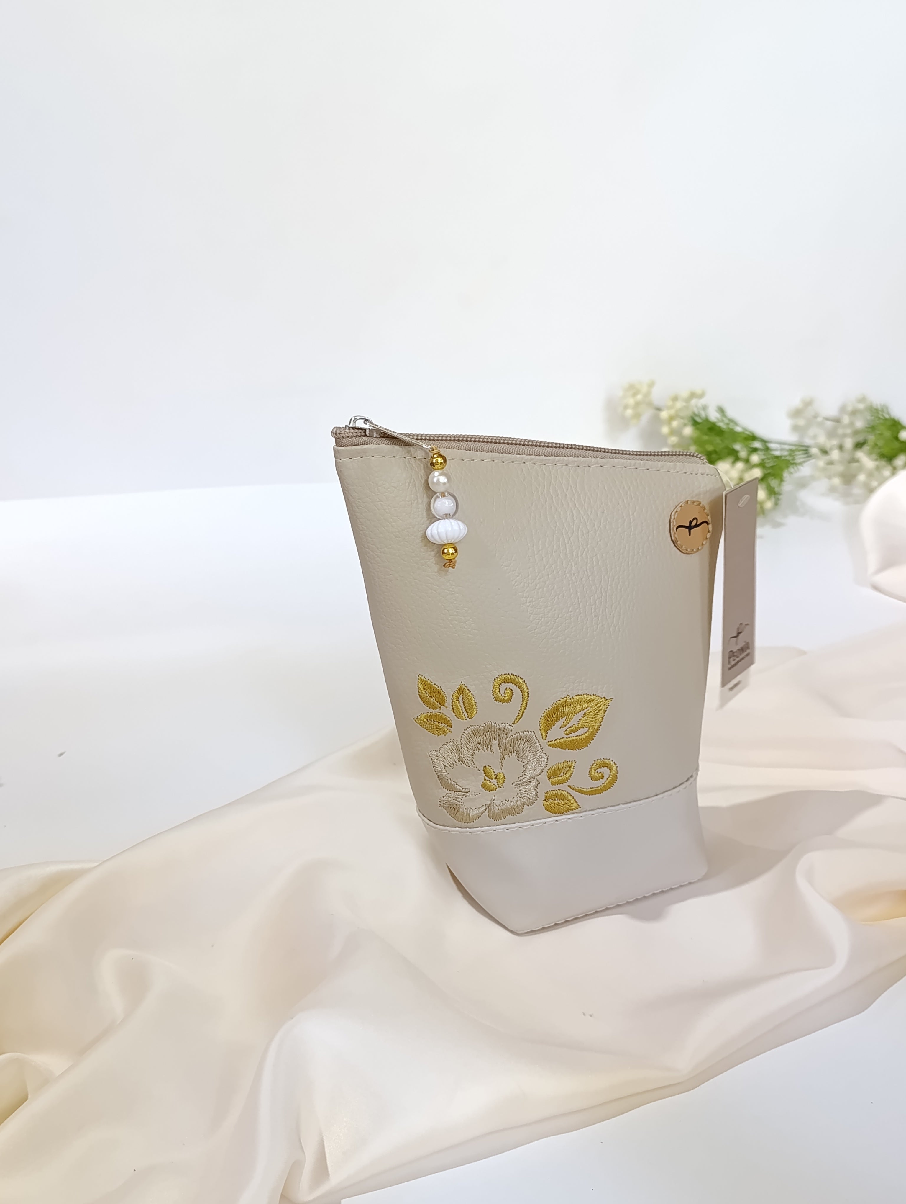 Yerbera Femenina bordada Camelia, colores varios