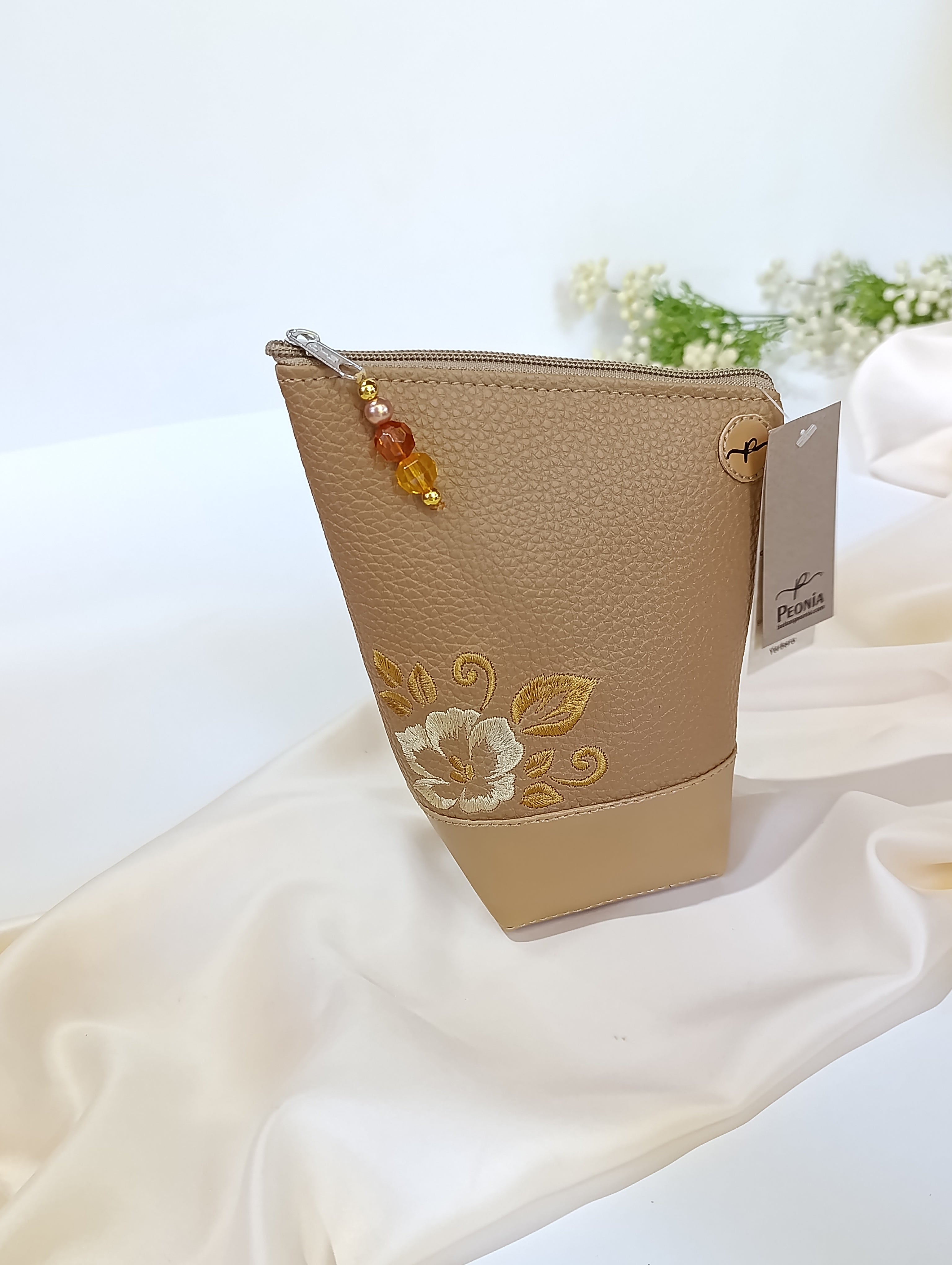 Yerbera Femenina bordada Camelia, colores varios