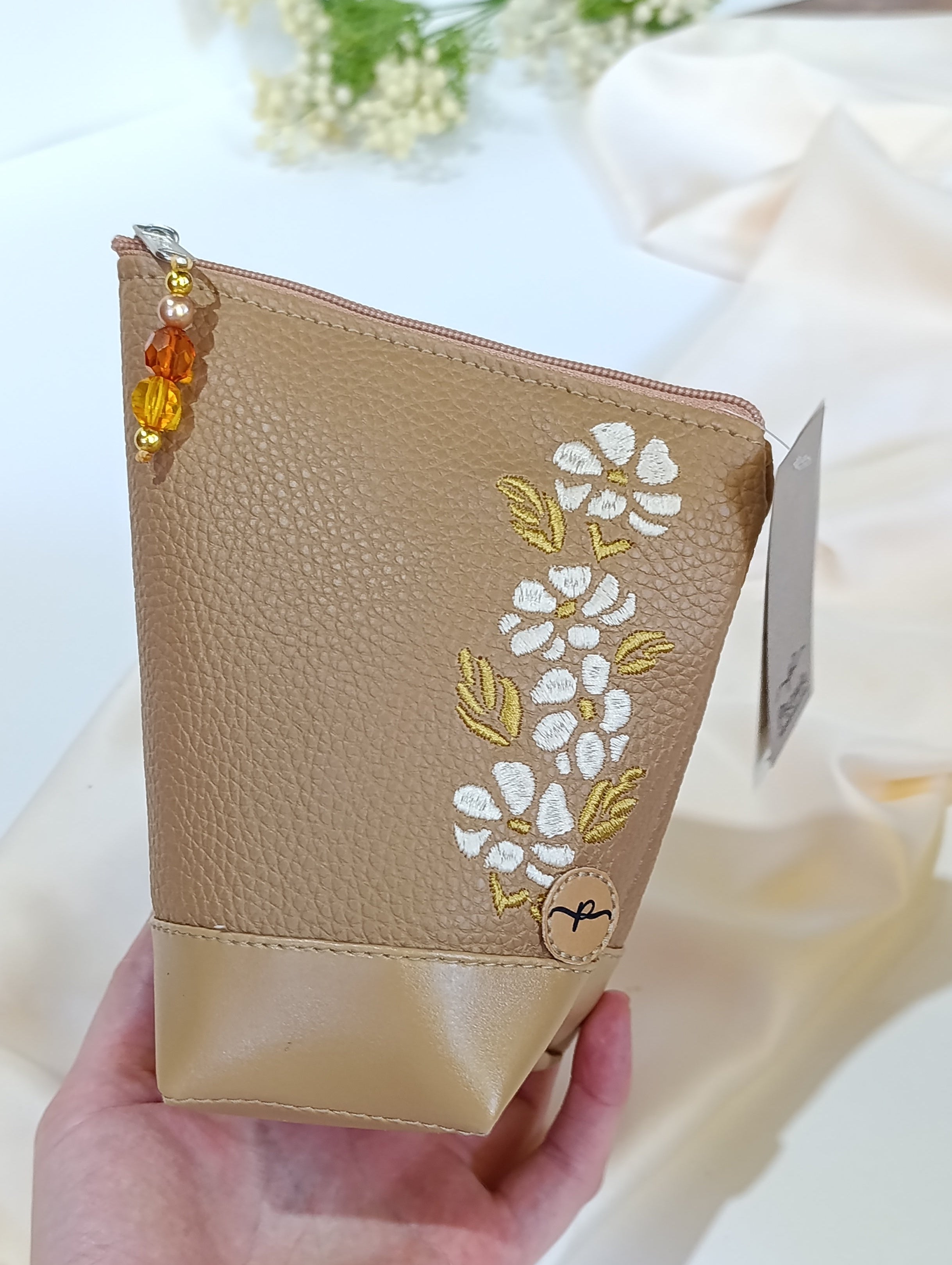 Yerbera Femenina bordada Margaritas