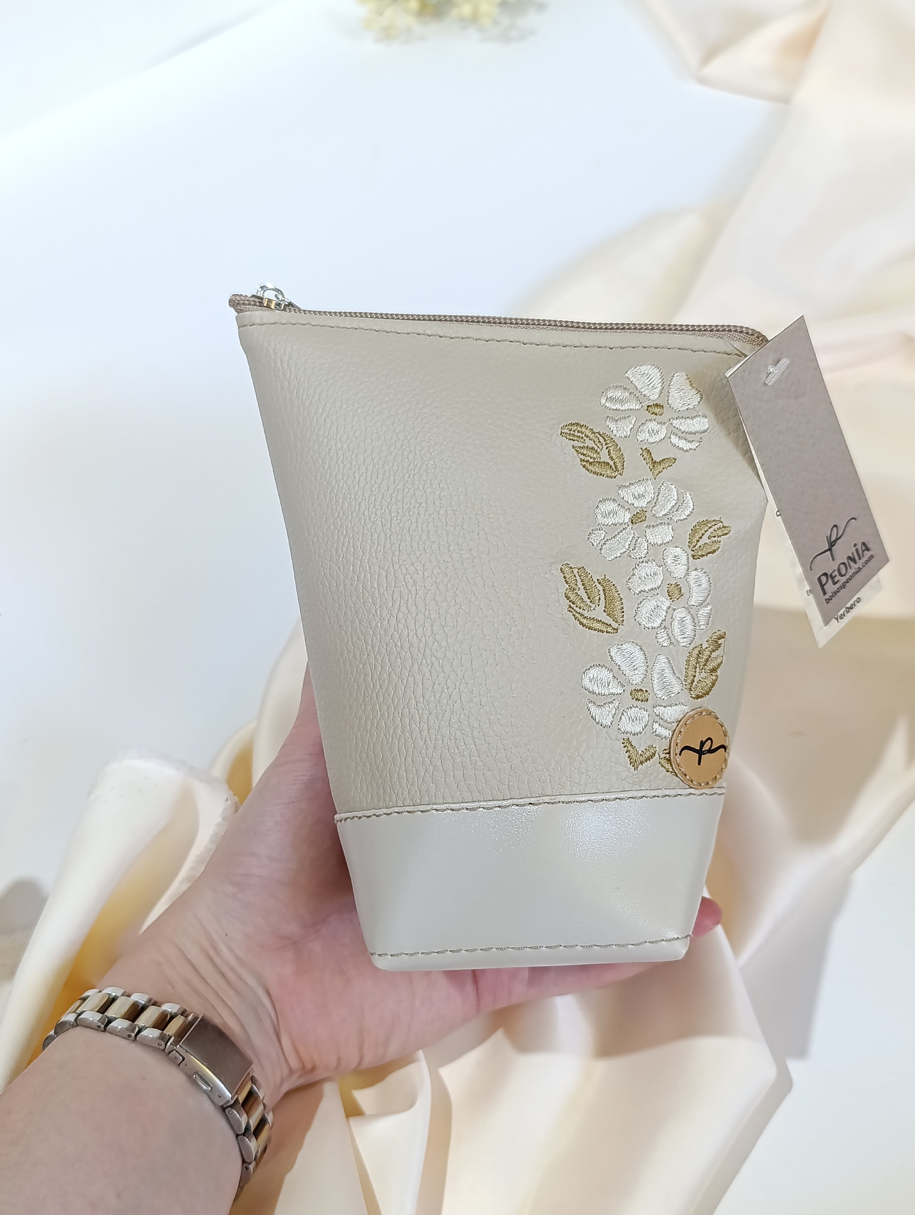 Yerbera Femenina bordada Margaritas