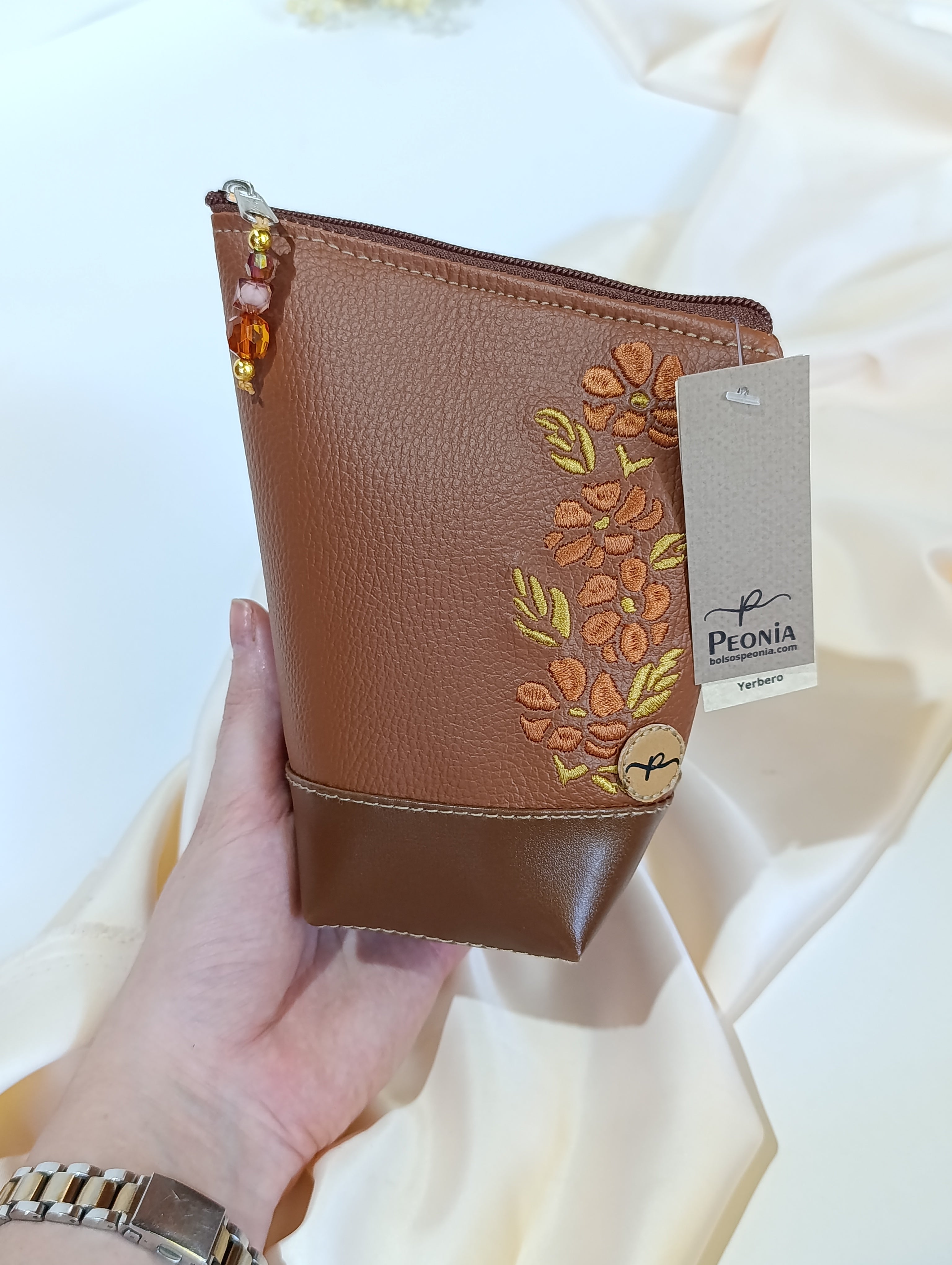 Yerbera Femenina bordada Margaritas