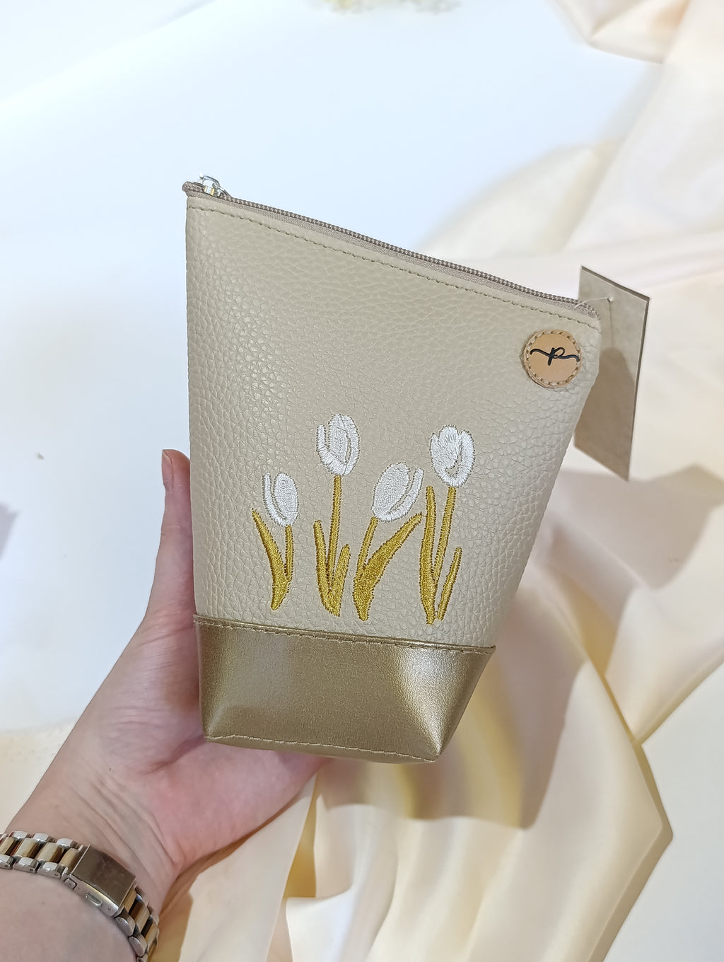 Yerbera Femenina bordada tulipanes