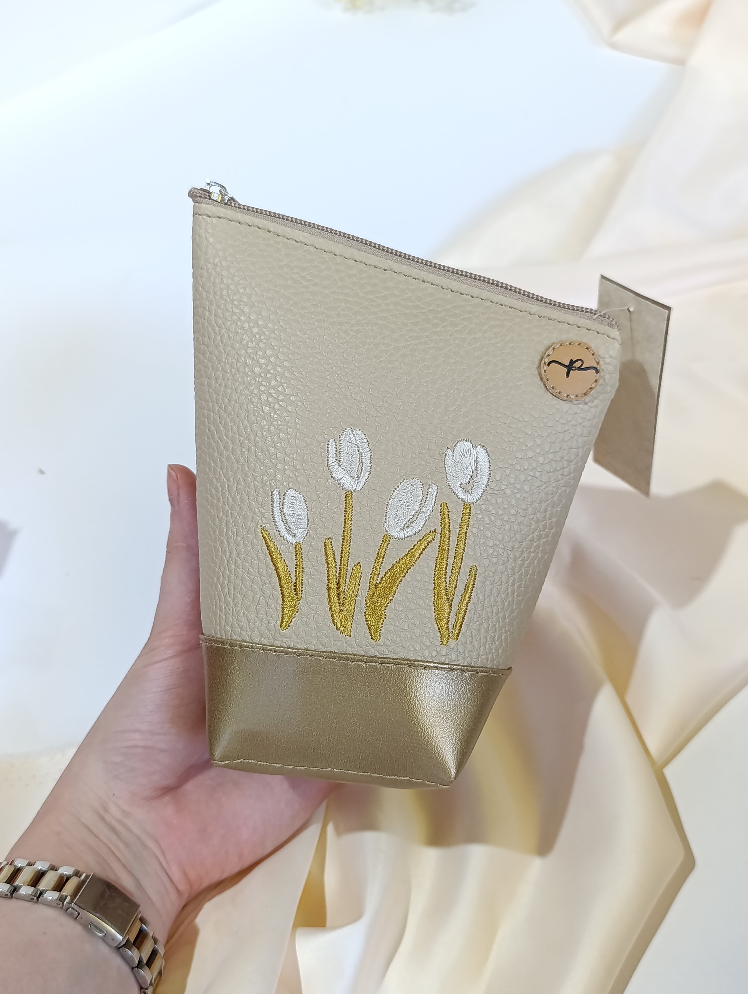 Yerbera Femenina bordada tulipanes