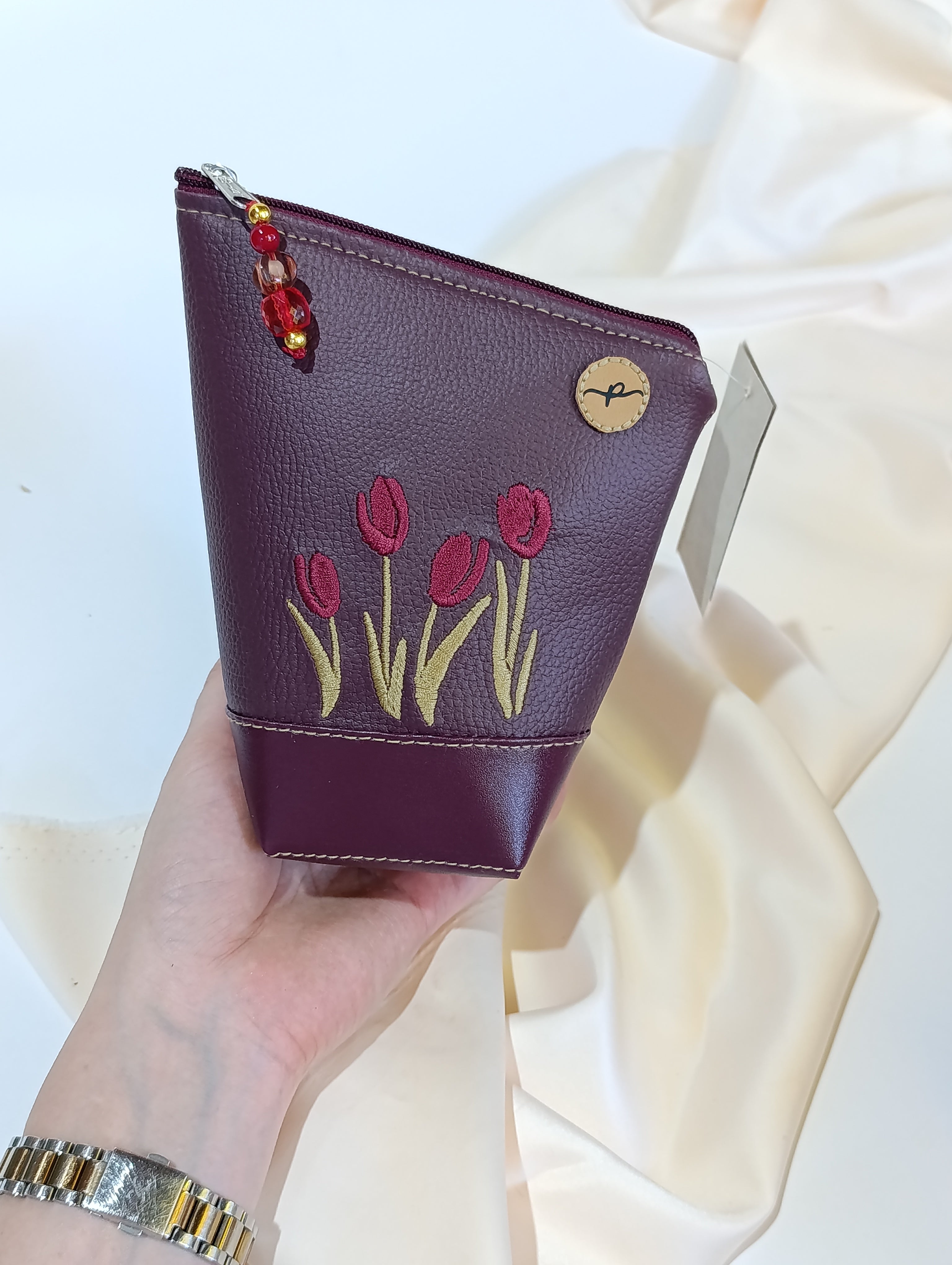 Yerbera Femenina bordada tulipanes