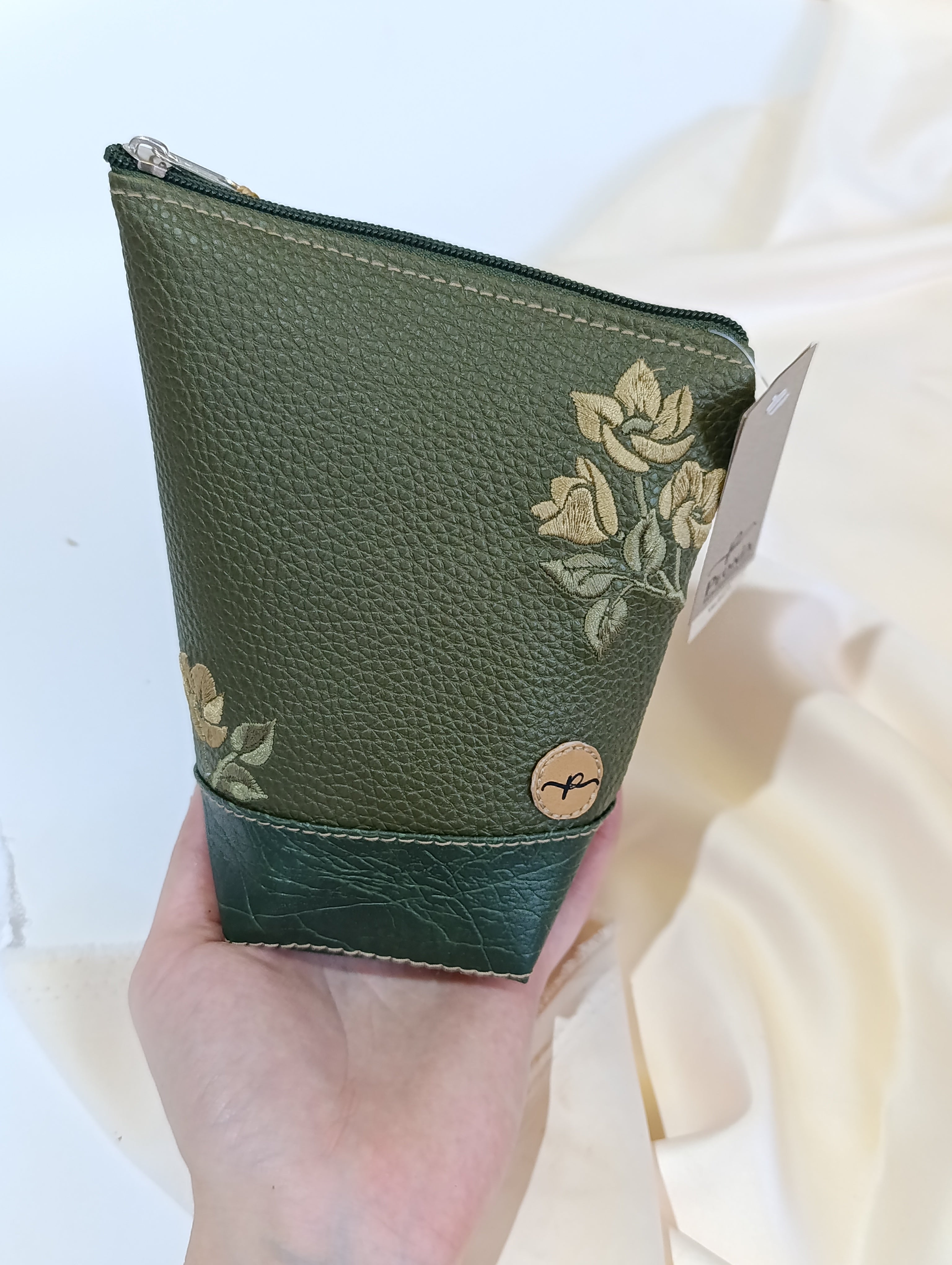 Yerbera Femenina bordada Magnolias