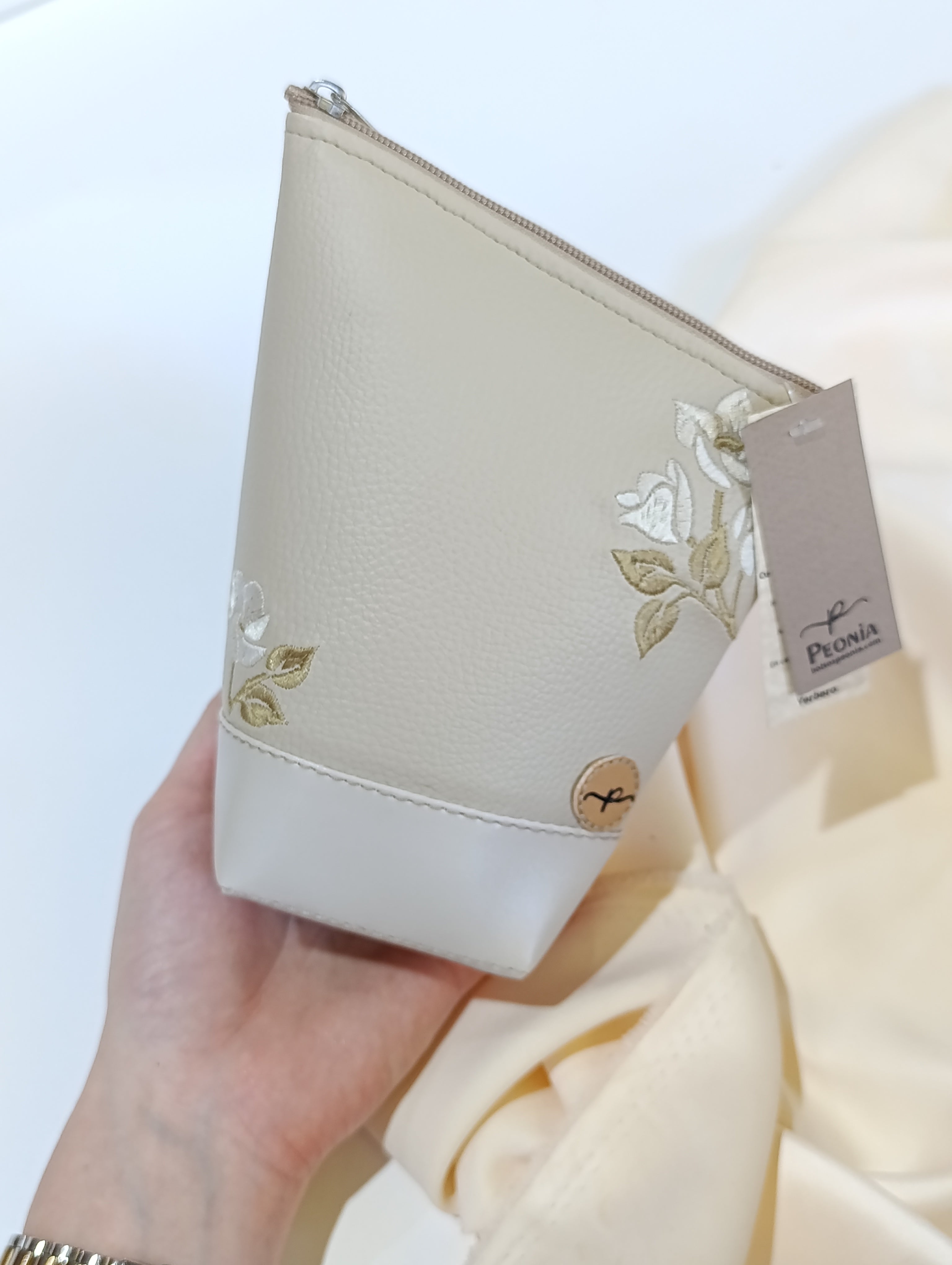 Yerbera Femenina bordada Magnolias