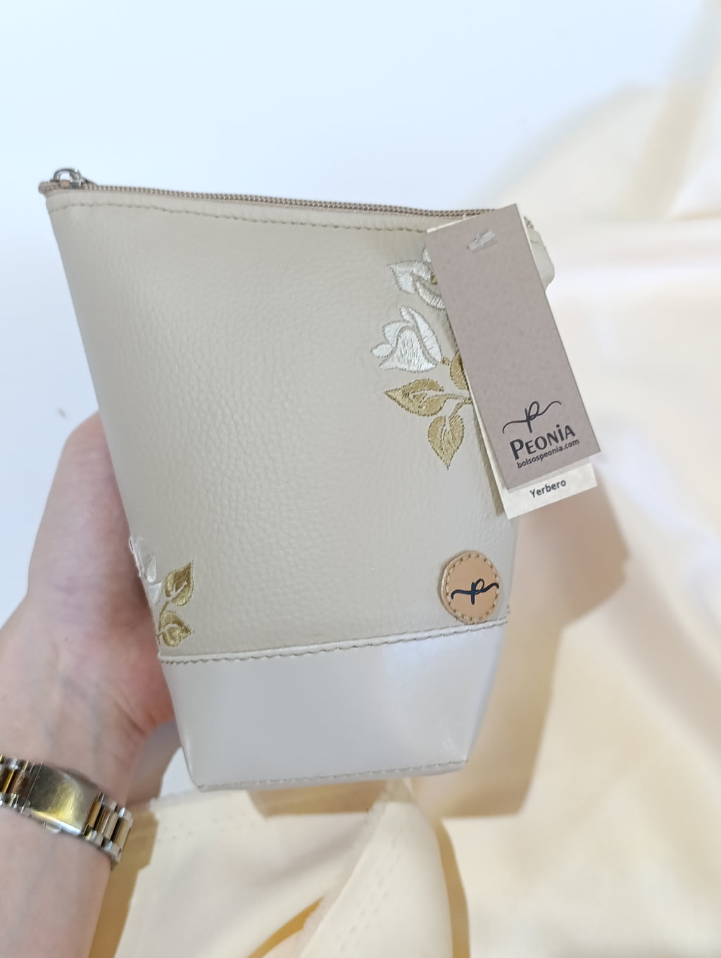 Yerbera Femenina bordada Magnolias