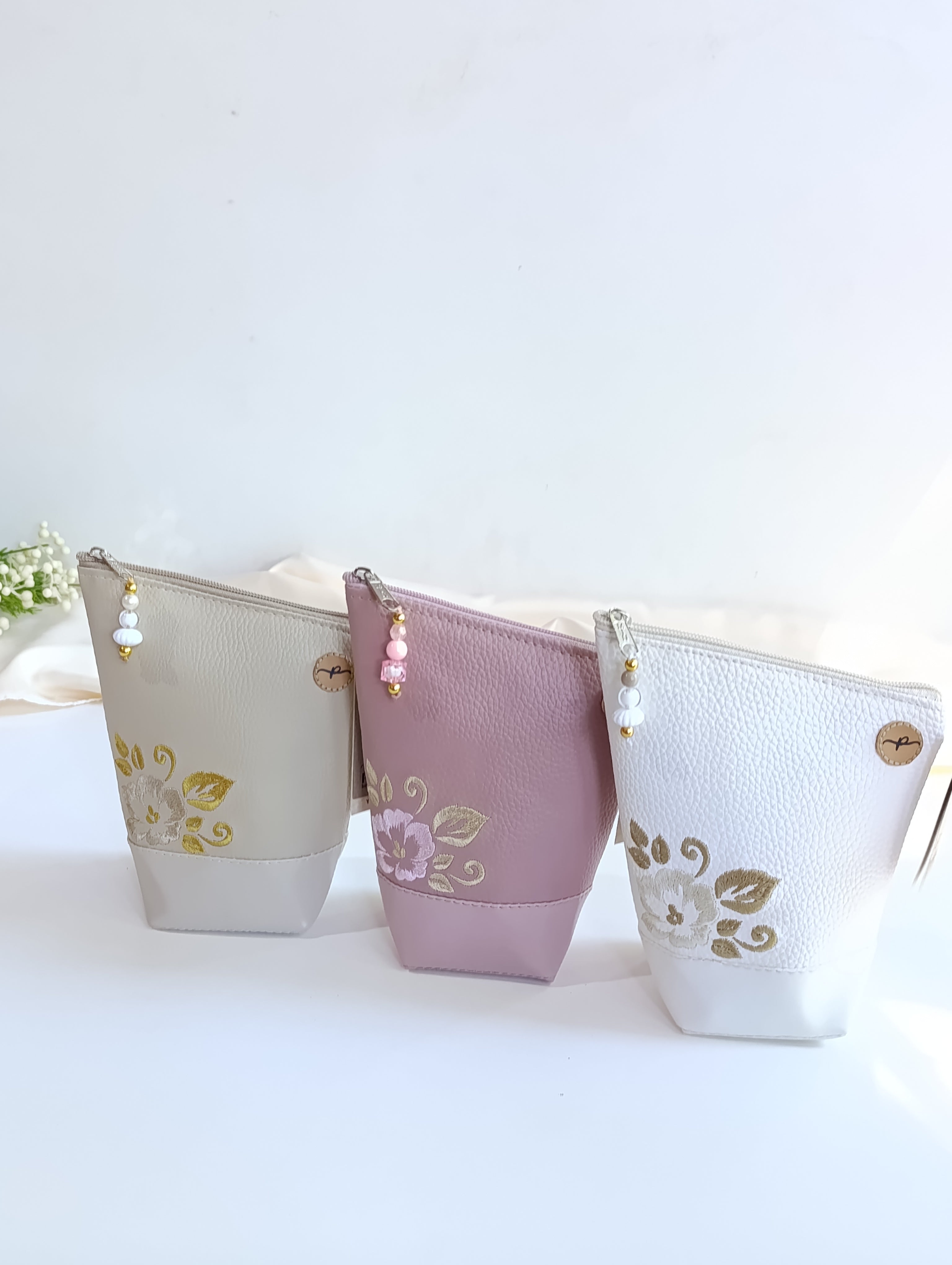 Yerbera Femenina bordada Camelia, colores varios