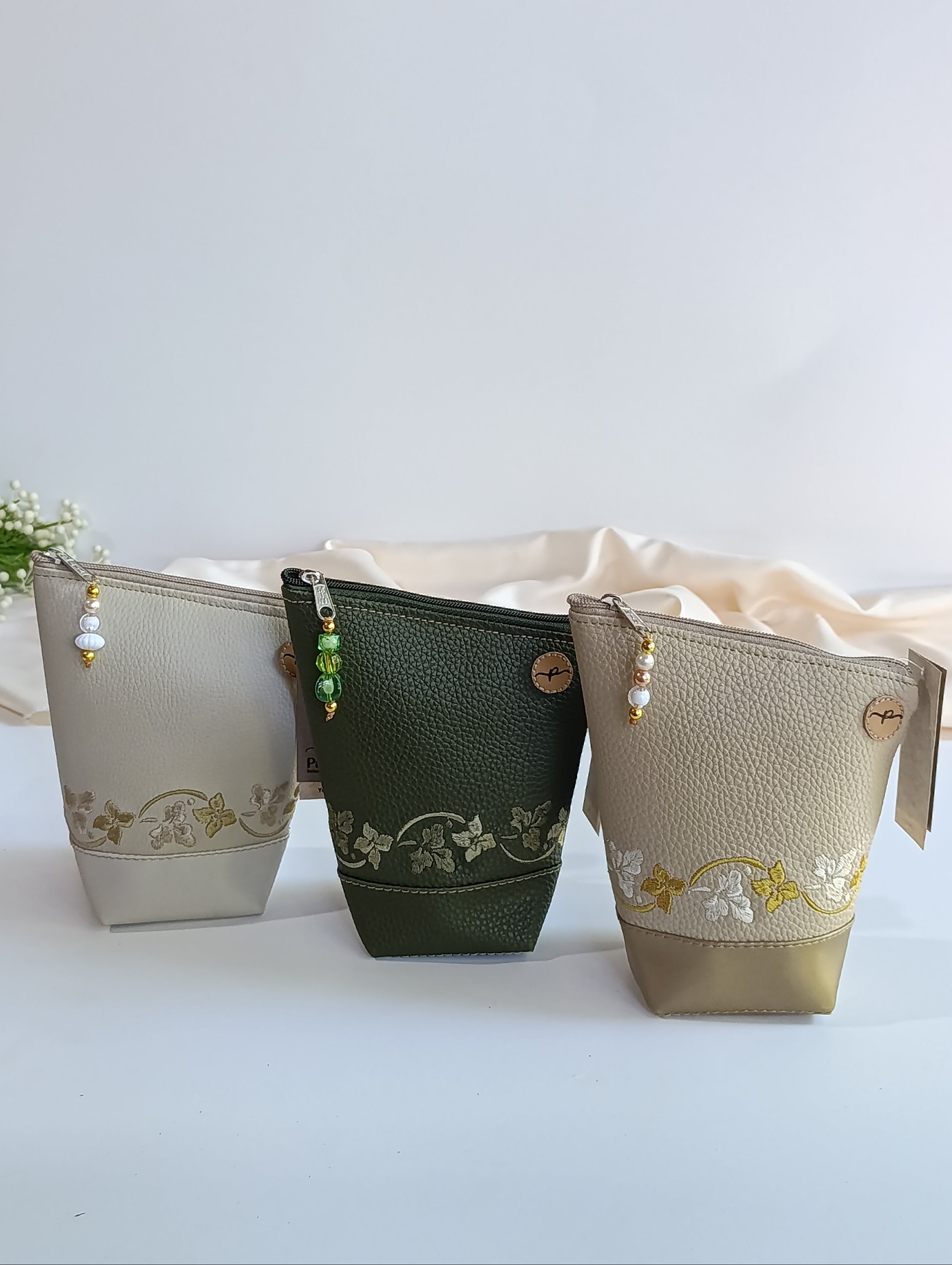 Yerbera Femenina bordada Wild Ivy, colores varios