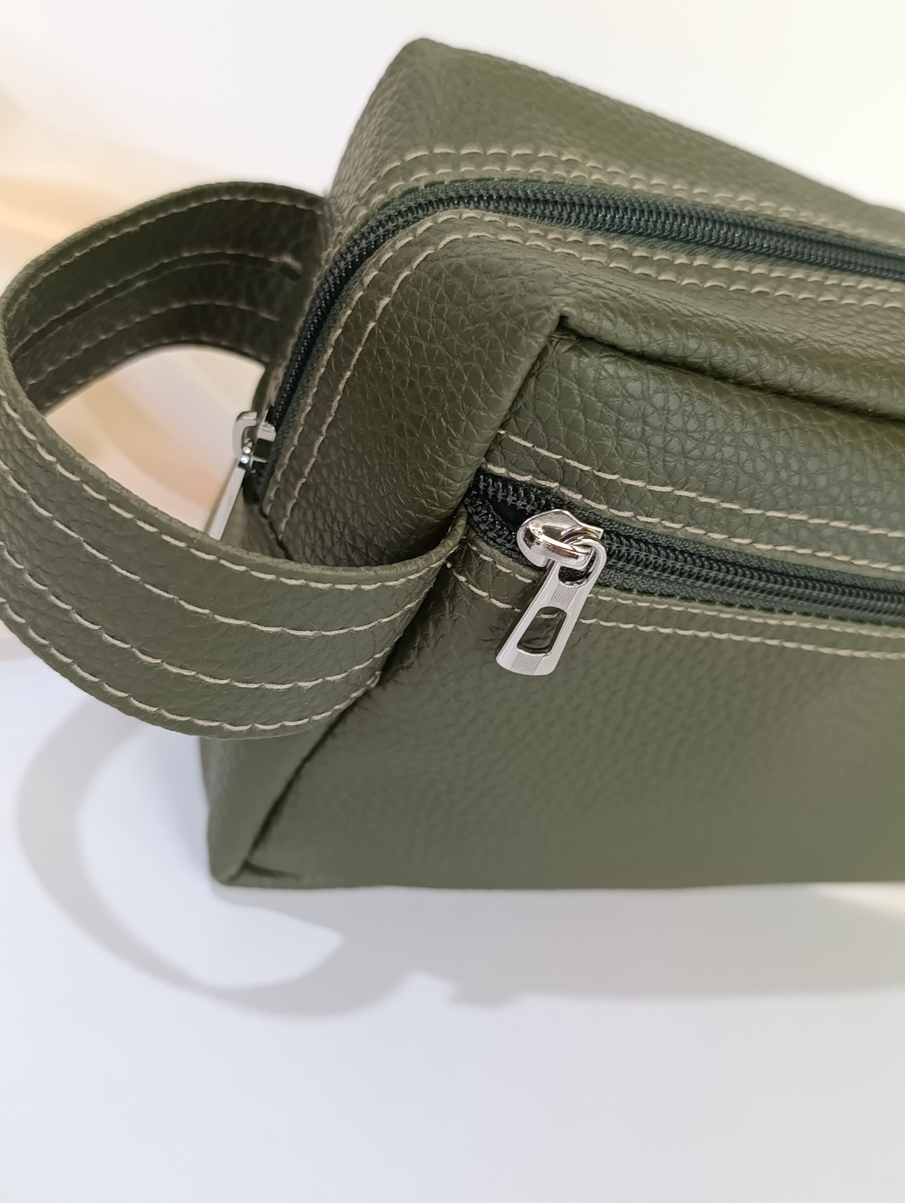 Necesser doble cierre -Disponible en varios colores.