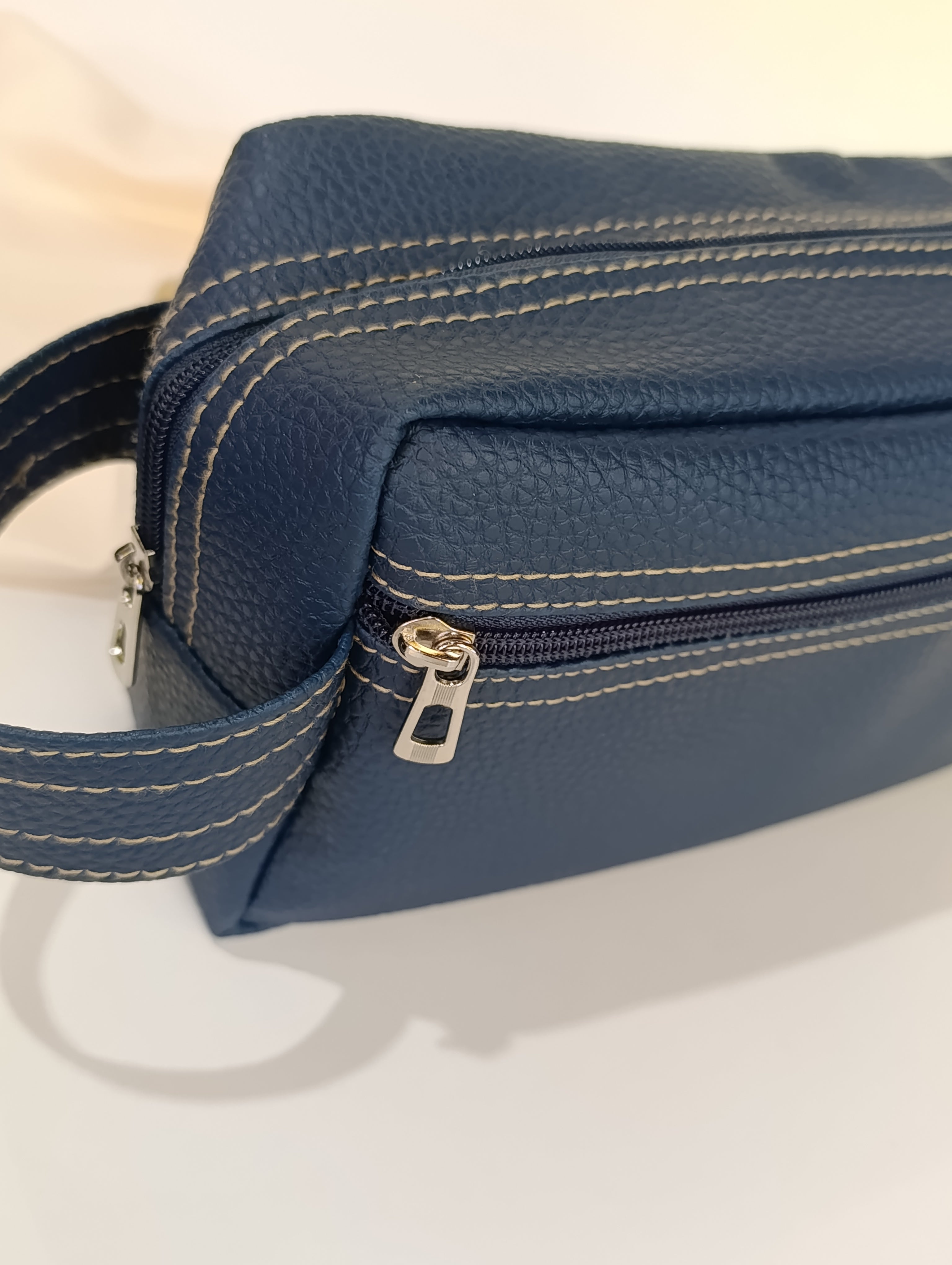 Necesser doble cierre -Disponible en varios colores.